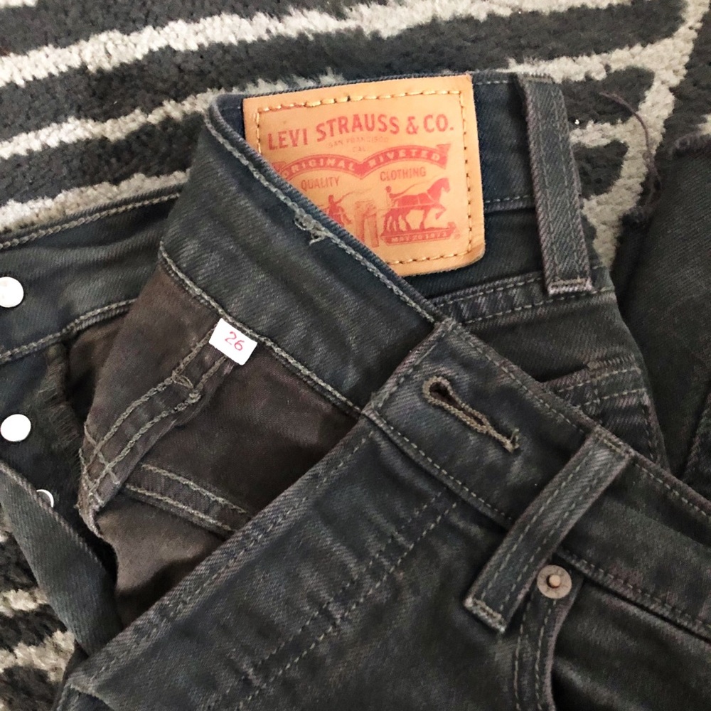 Levi’s black high rise jeans